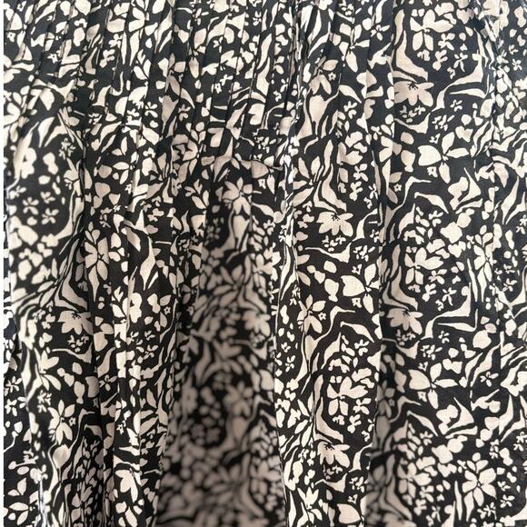 Universal Thread Black White Floral Ruffle Blouse Large - Picture 3 of 5